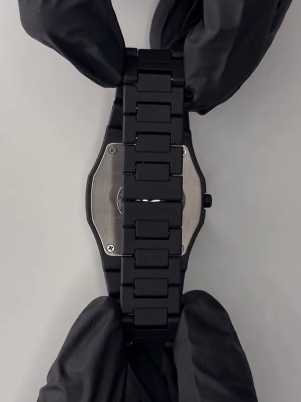 Full Black Aura Quartz Watch – Lightweight Analog Design - Image 5